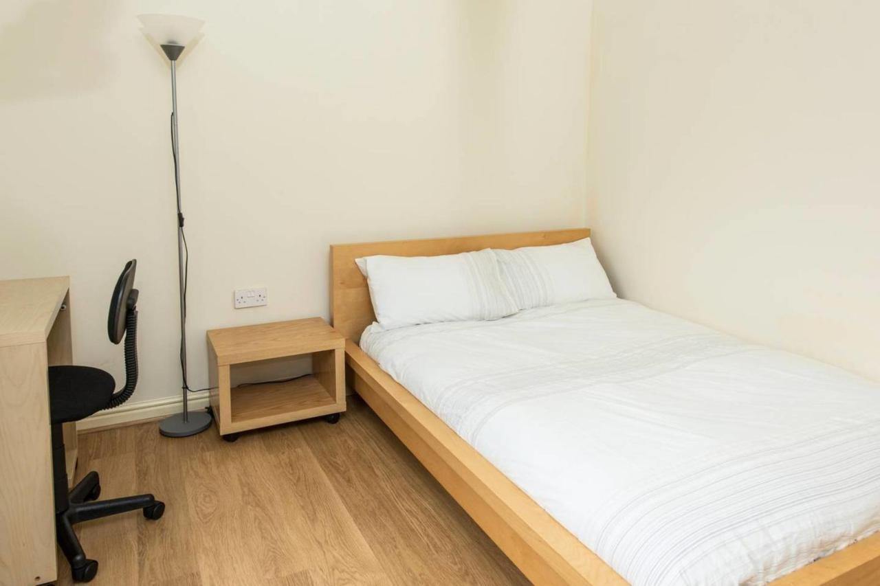 Guestready - Top Floor Apt 2Min Walk To O2 Apollo Manchester Buitenkant foto